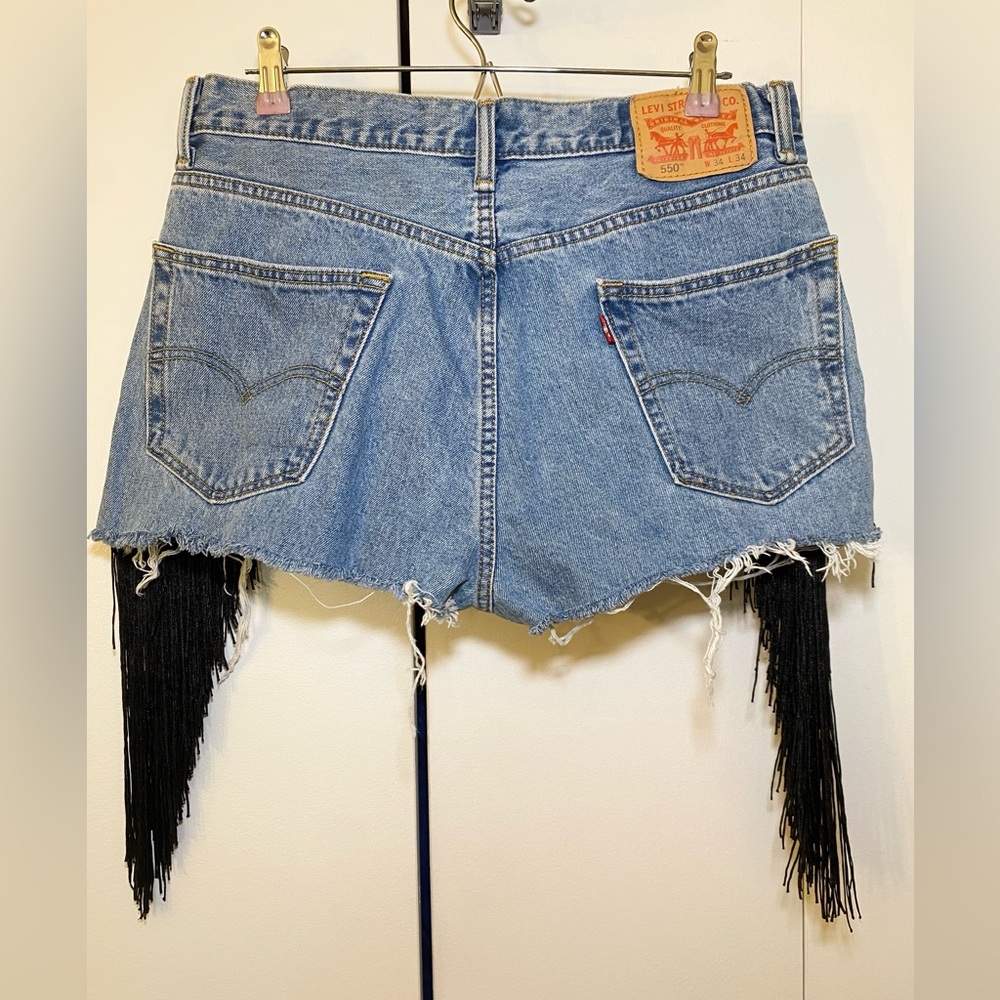 Levi's 550 Fringe Denim Shorts - Picture 2 of 4